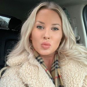 Meet your Posher, Danielle